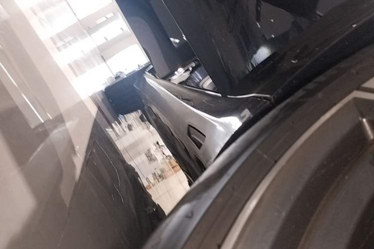 Used BMW X5 2019 xDrive40i Luxury Model with M Sport Package Right Side Sill