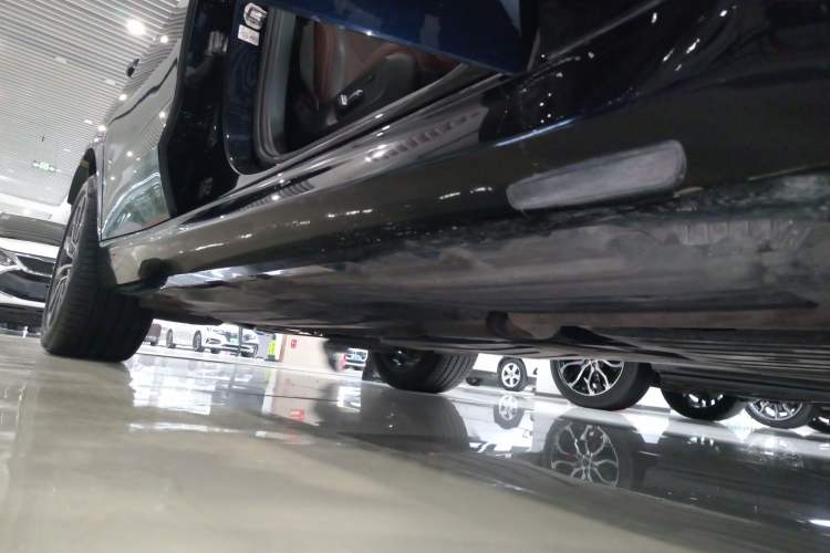 Used BMW X5 2019 xDrive40i M Sport Package Right Side Sill