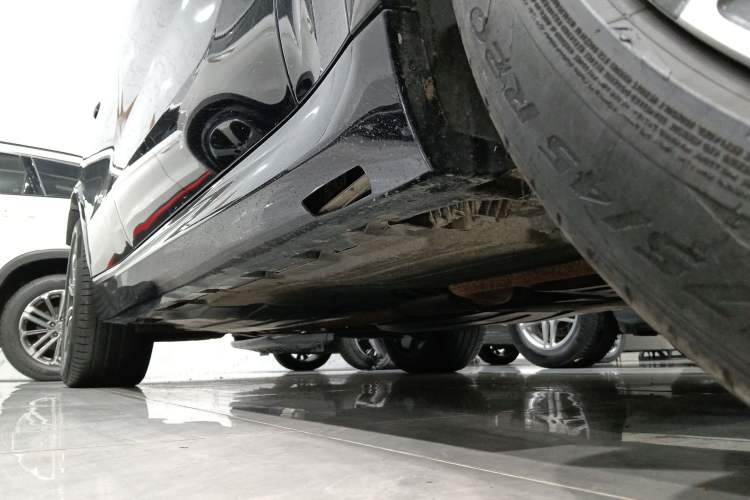 Used BMW X5 2019 xDrive40i M Sport Package Right Side Sill