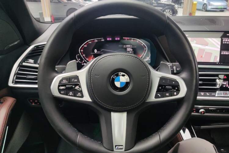 Used BMW X5 2019 xDrive40i Luxury Model with M Sport Package Steering Wheel