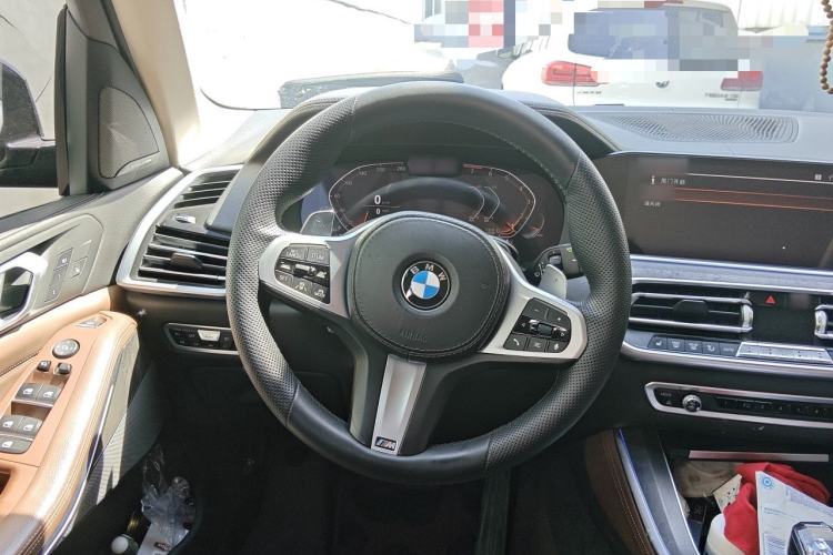 Used BMW X5 2019 xDrive40i Luxury Model with M Sport Package Steering Wheel