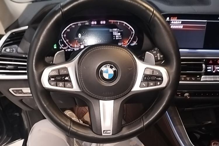 Used BMW X5 2019 xDrive40i Luxury Model with M Sport Package Steering Wheel