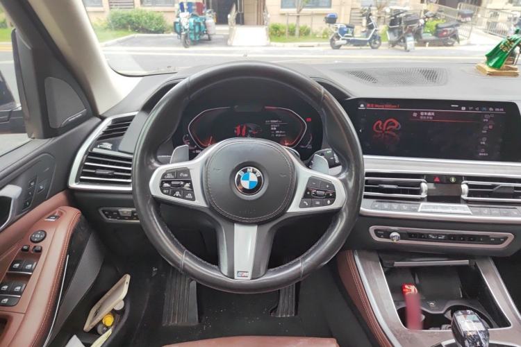 Used BMW X5 2019 xDrive40i Luxury Model with M Sport Package Steering Wheel