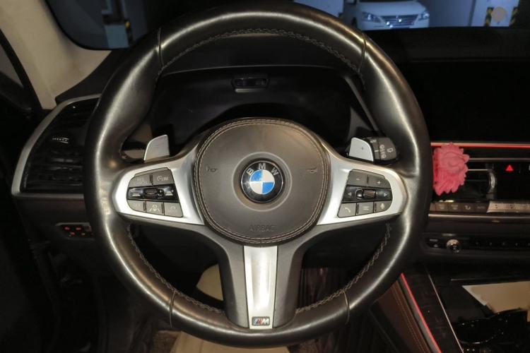 Used BMW X5 2019 xDrive40i Luxury Model with M Sport Package Steering Wheel