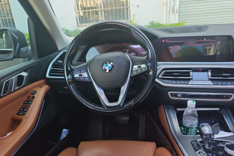 Used BMW X5 2019 xDrive40i XLine 19-inch wheels Middle East version Steering Wheel