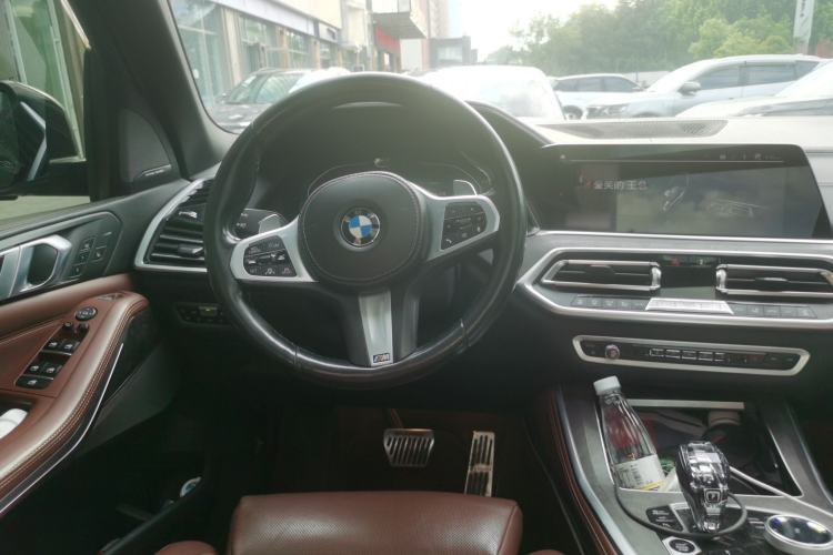 Used BMW X5 2019 xDrive40i Luxury Model with M Sport Package Steering Wheel