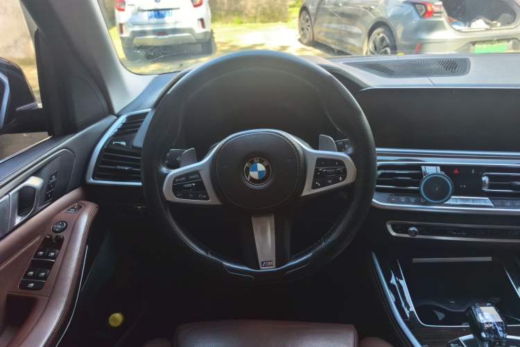 Used BMW X5 2019 xDrive40i M Sport Package Steering Wheel