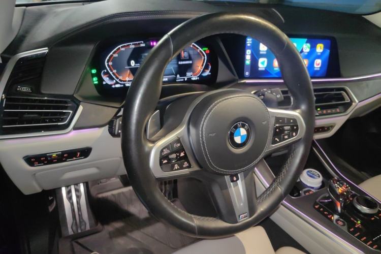 Used BMW X5 2019 xDrive40i Luxury Model with M Sport Package Steering Wheel