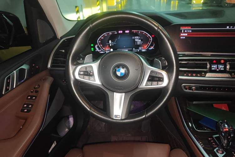 Used BMW X5 2019 xDrive40i Luxury Model with M Sport Package Steering Wheel