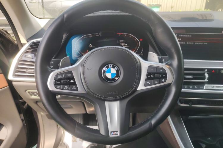 Used BMW X5 2019 xDrive40i Luxury Model with M Sport Package Steering Wheel
