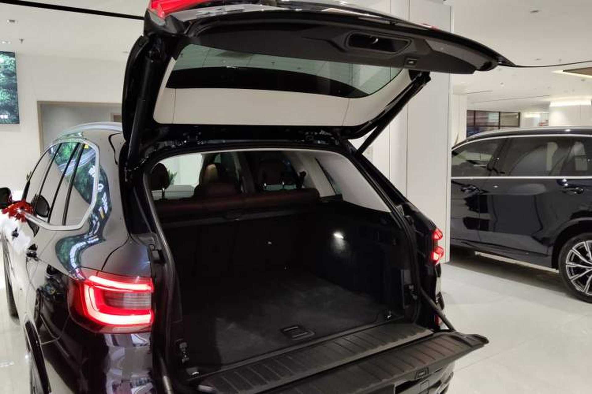 Used BMW X5 2019 xDrive40i M Sport Package Trunk