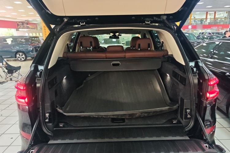 Used BMW X5 2019 xDrive40i M Sport Package Trunk