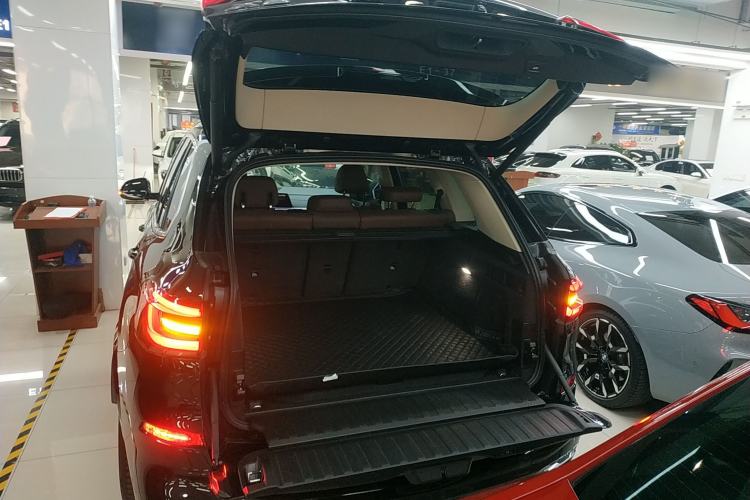Used BMW X5 2019 xDrive30i M Sport Package Trunk