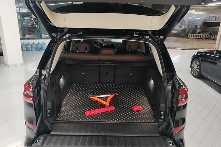 Used BMW X5 2019 xDrive40i M Sport Package Trunk