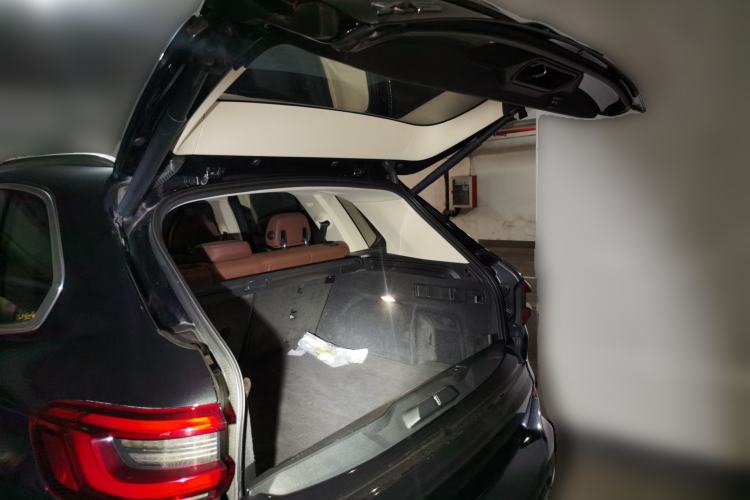 Used BMW X5 2019 xDrive40i Luxury Model with M Sport Package Trunk