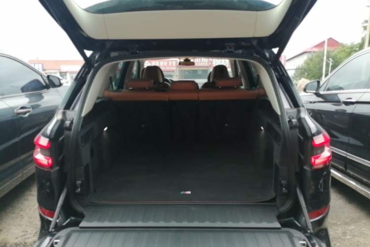 Used BMW X5 2019 xDrive40i M Sport Package Trunk