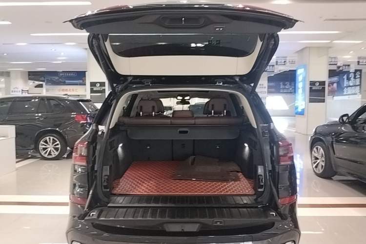Used BMW X5 2019 xDrive40i Luxury Model with M Sport Package Trunk