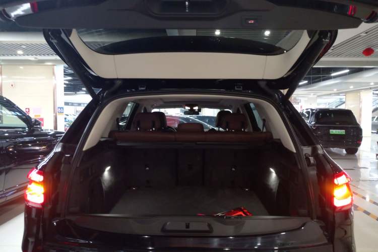 Used BMW X5 2019 xDrive40i M Sport Package Trunk