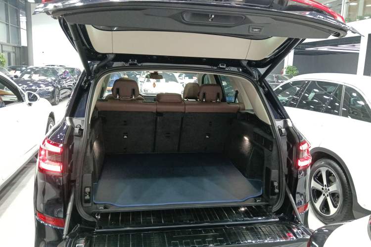 Used BMW X5 2019 xDrive40i M Sport Package Trunk