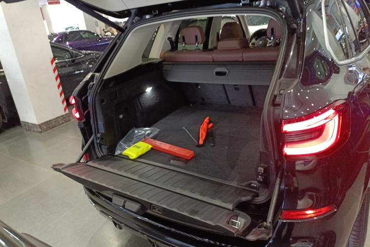Used BMW X5 2019 xDrive40i M Sport Package Trunk