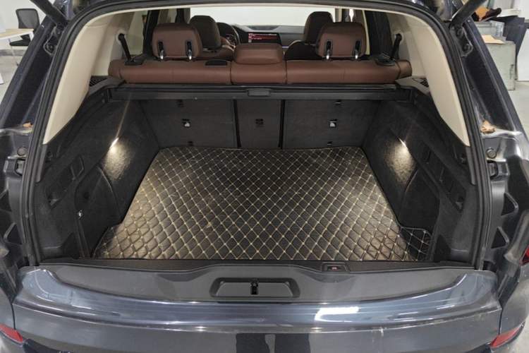 Used BMW X5 2019 xDrive40i M Sport Package Trunk