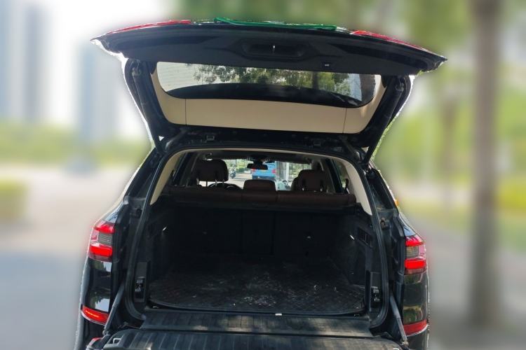 Used BMW X5 2019 xDrive40i M Sport Package Trunk
