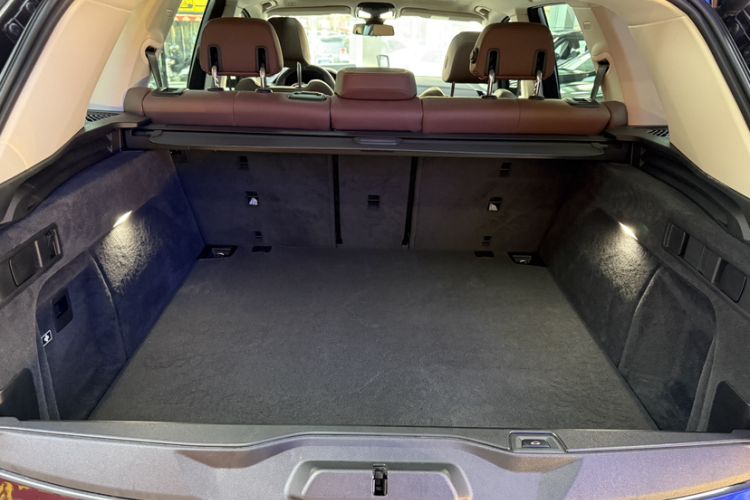 Used BMW X5 2019 xDrive40i M Sport Package Trunk