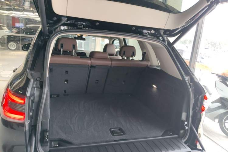 Used BMW X5 2019 xDrive40i M Sport Package Trunk
