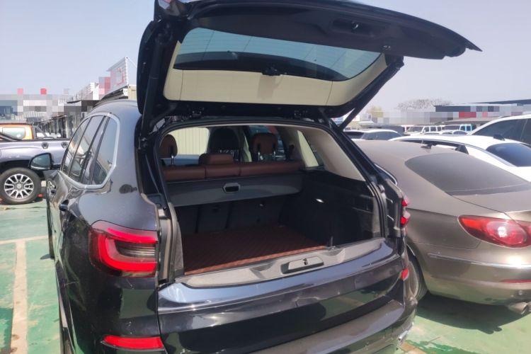 Used BMW X5 2019 xDrive40i Luxury Model with M Sport Package Trunk
