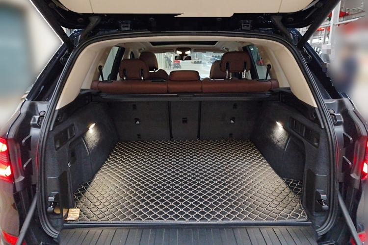 Used BMW X5 2019 xDrive40i M Sport Package Trunk