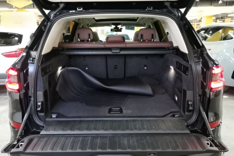 Used BMW X5 2019 xDrive40i M Sport Package Trunk