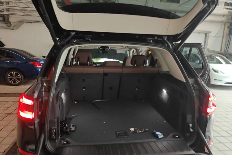 Used BMW X5 2019 xDrive40i M Sport Package Trunk