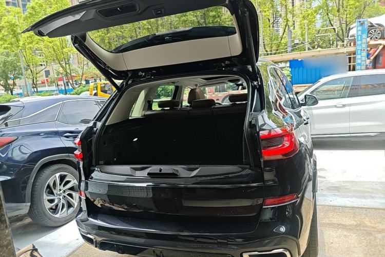 Used BMW X5 2019 xDrive40i M Sport Package Trunk