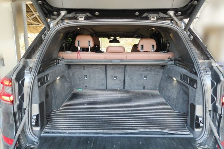 Used BMW X5 2019 xDrive40i M Sport U.S. specification Trunk