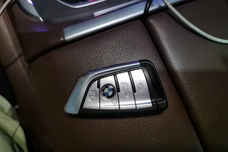 Used BMW X5 2019 xDrive40i Luxury Model with M Sport Package Vehicle Key