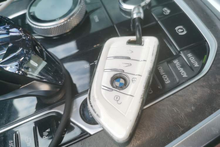 Used BMW X5 2019 xDrive40i Luxury Model with M Sport Package Vehicle Key