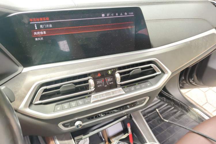 Used BMW X5 2019 xDrive40i Luxury Model with M Sport Package Audio And AC Panel