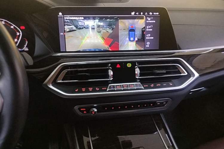 Used BMW X5 2019 xDrive40i Luxury Model with M Sport Package Audio And AC Panel