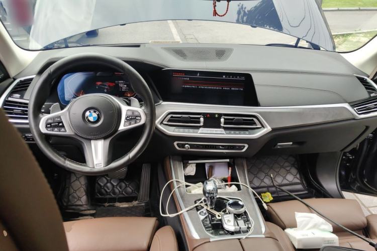 Used BMW X5 2019 xDrive40i Luxury Model with M Sport Package Center Console