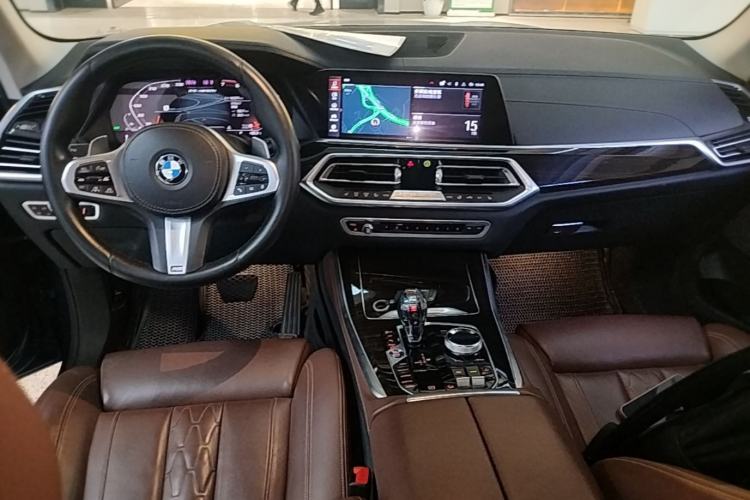 Used BMW X5 2019 xDrive40i Luxury Model with M Sport Package Center Console