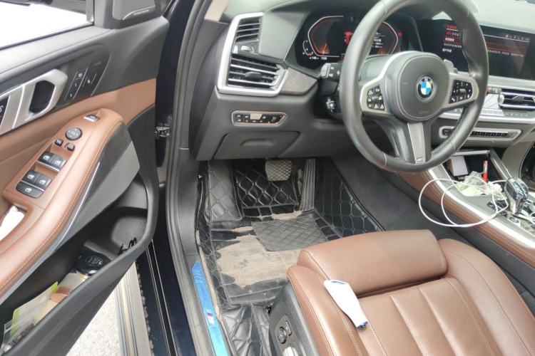 Used BMW X5 2019 xDrive40i Luxury Model with M Sport Package Driver Seat