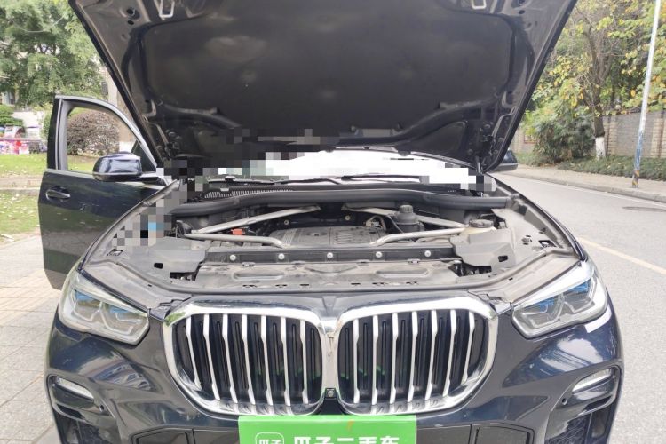 Used BMW X5 2019 xDrive40i Luxury Model with M Sport Package Engine Bay