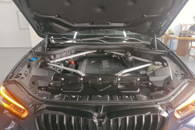 Used BMW X5 2019 xDrive40i M Sport Package Engine Bay