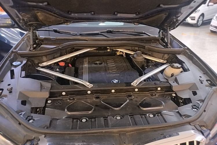 Used BMW X5 2019 xDrive40i Luxury Model with M Sport Package Engine Bay