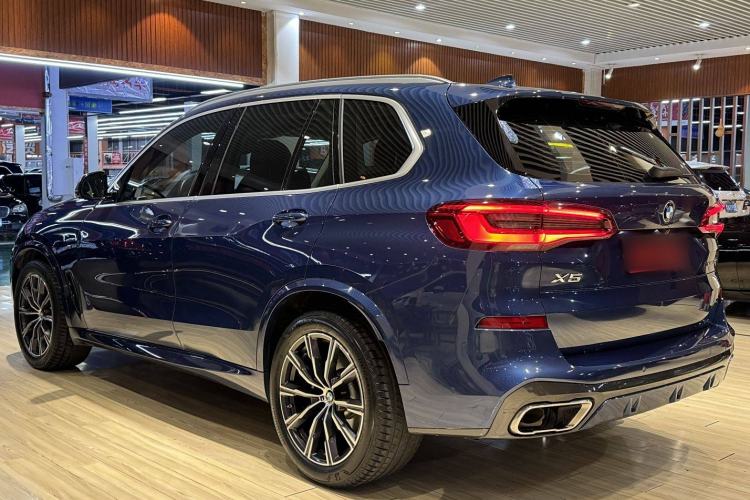 Used BMW X5 2019 xDrive40i M Sport Package Exterior 2