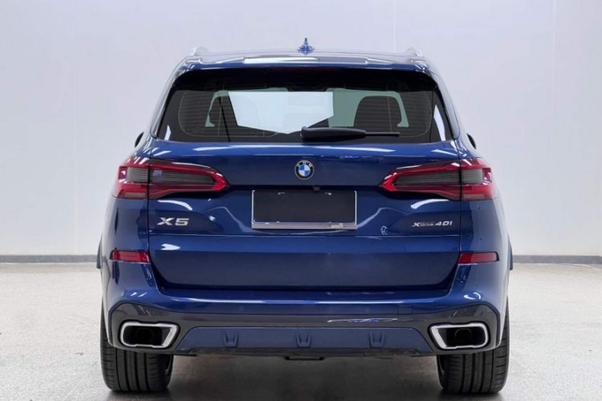 Used BMW X5 2019 xDrive40i Luxury Model with M Sport Package Exterior 4