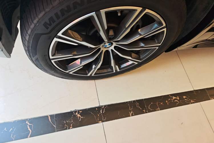 Used BMW X5 2019 xDrive40i M Sport Package Exterior 4