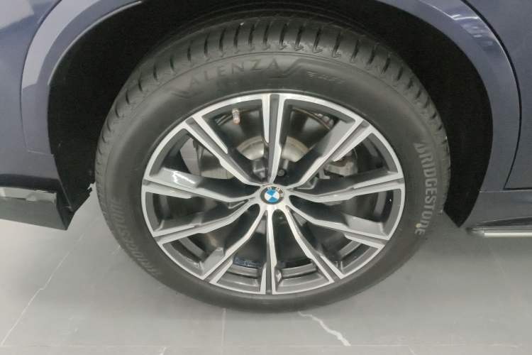 Used BMW X5 2019 xDrive40i M Sport Package Exterior 5
