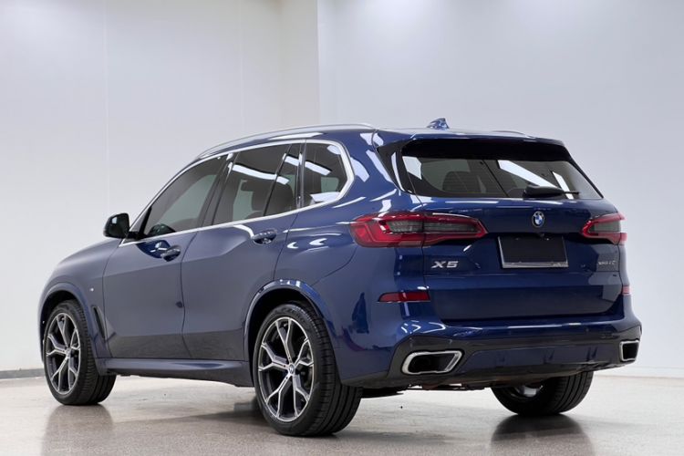 Used BMW X5 2019 xDrive40i Luxury Model with M Sport Package Exterior 5
