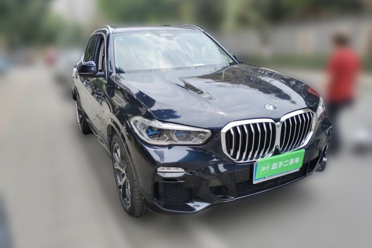 Used BMW X5 2019 xDrive40i Luxury Model with M Sport Package Front Right 45 Deg